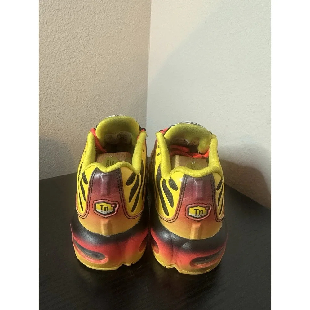 Nike Air Max Plus Fade Chrome Yellow Bright Crimson Youth‎ Size 5 Women's 6.5